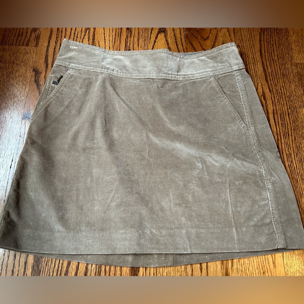 Banana Republic corduroy skirt. women’s 4